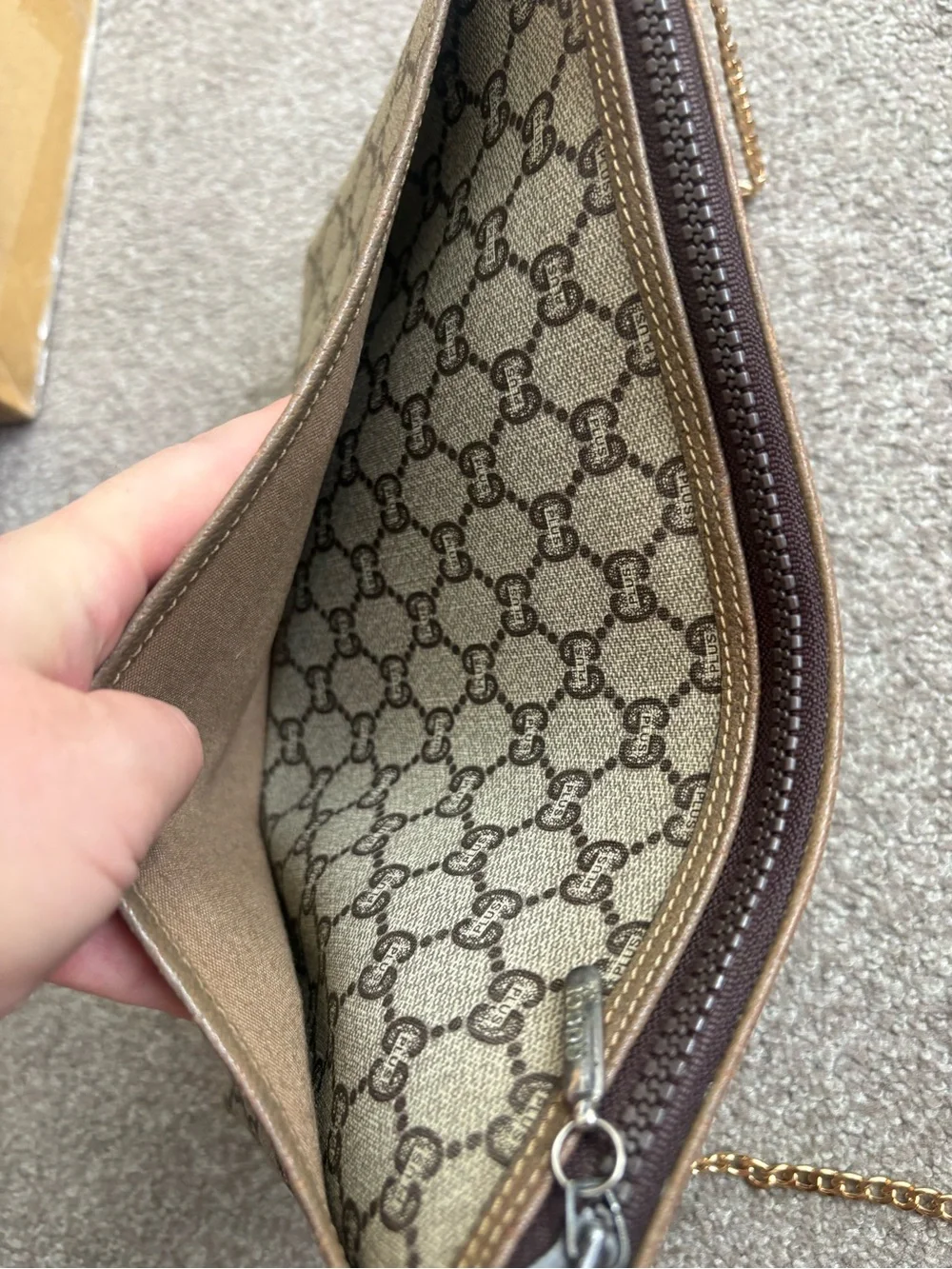Auth Gucci Supreme Crossbody bag medium Vintage
